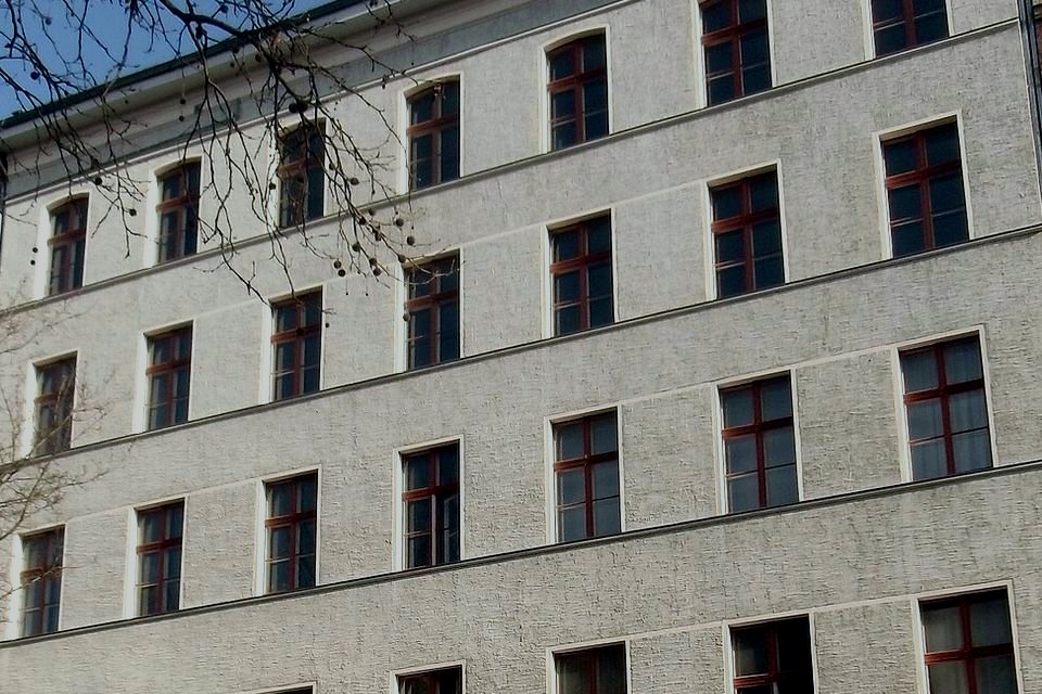 Altbaufassade in der Kollwitzstraße, Prenzlauer Berg, Berlin
